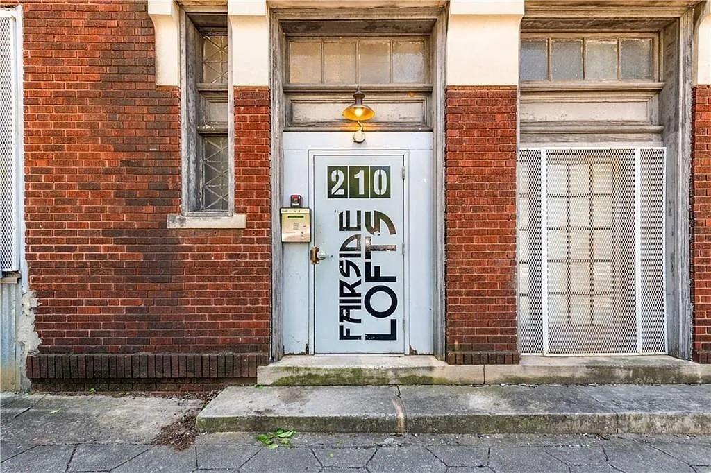 210 Walker Street SW Unit 1 — photo