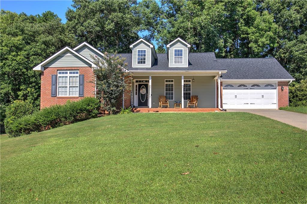 31 Cliffhanger Pointe SW — photo