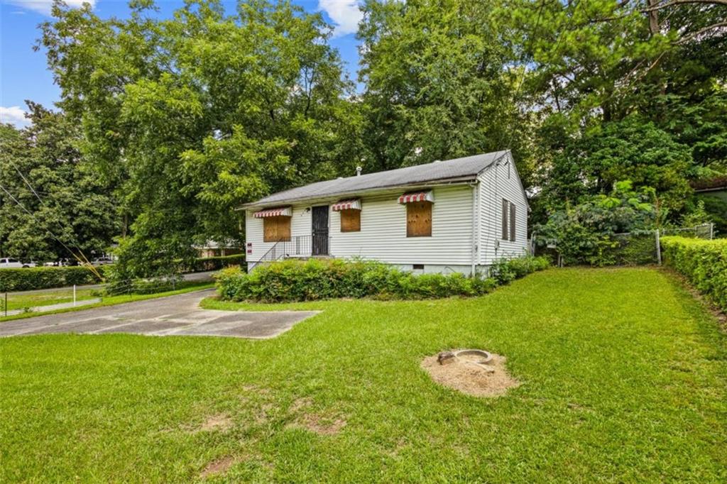 449 Hamilton E Holmes Drive — photo