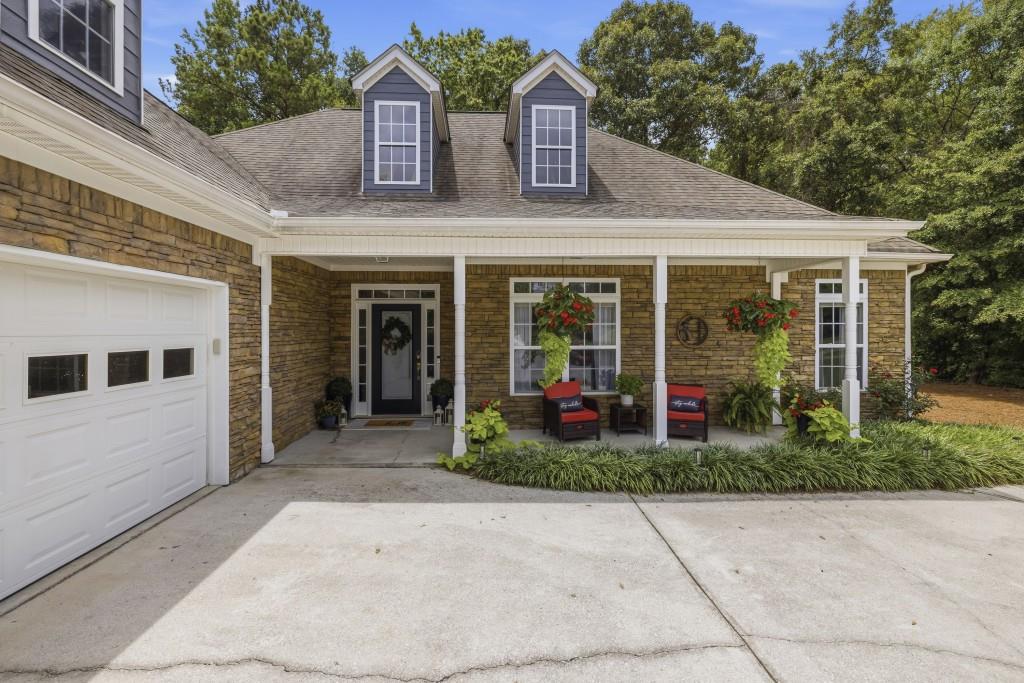 Home in Oxford, GA 30054 — photo 2