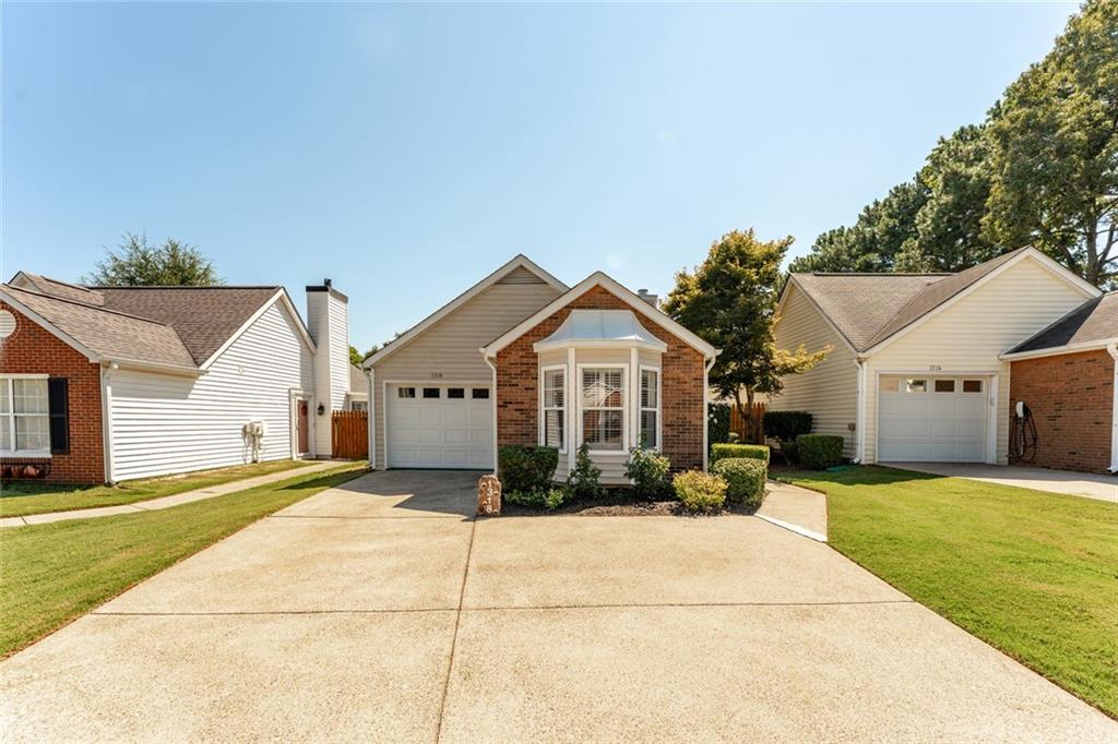 1318 Yorkshire Lane — photo