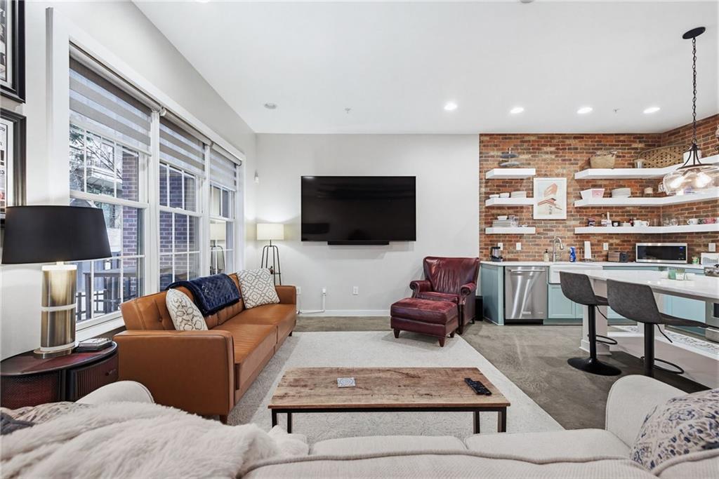 680 Greenwood Avenue NE Unit 209 — photo