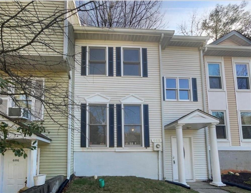 688 Stratford Green — photo