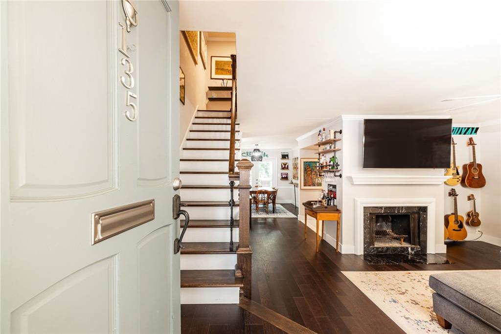 135 Woodmere Square NW — photo
