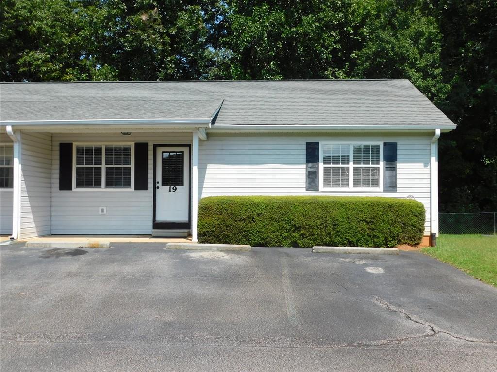 137 Riverside Circle Unit 19 — photo