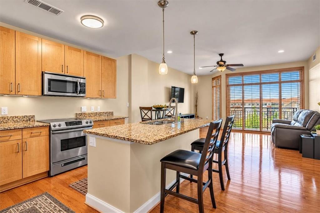 711 Cosmopolitan Drive NE Unit 403 — photo