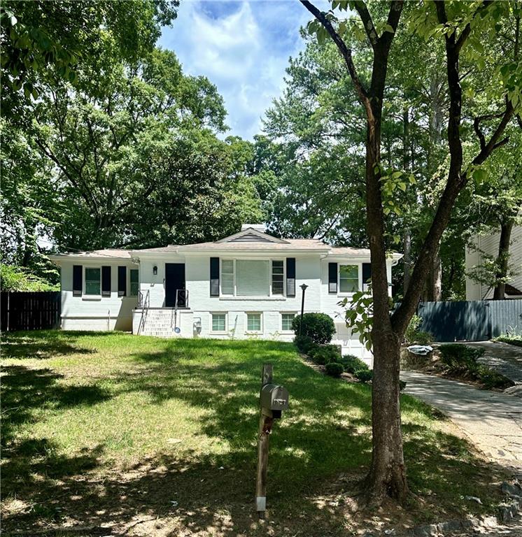 1821 Fernwood Road NW — photo