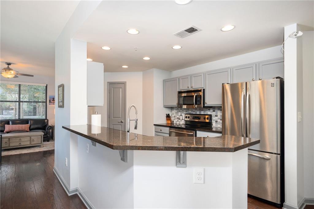 3040 Peachtree Road NW Unit 212 — photo
