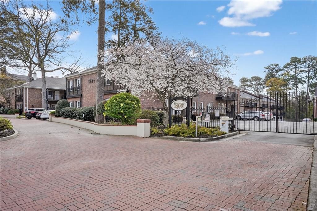 3675 Peachtree Road NE Unit 19 — photo