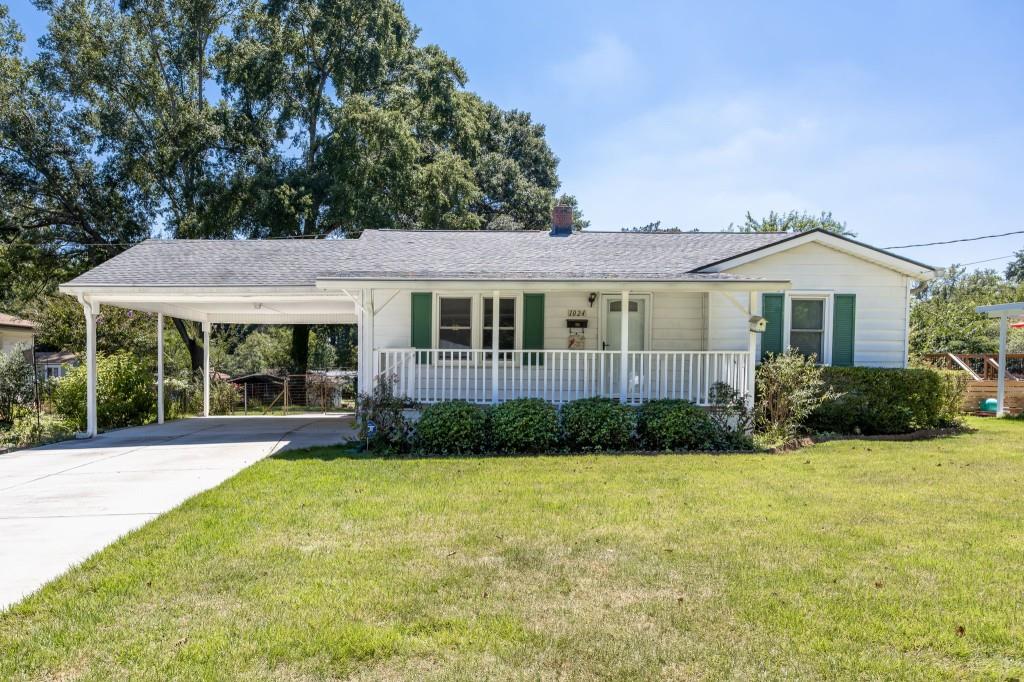 1024 Oakdale Drive SE — photo