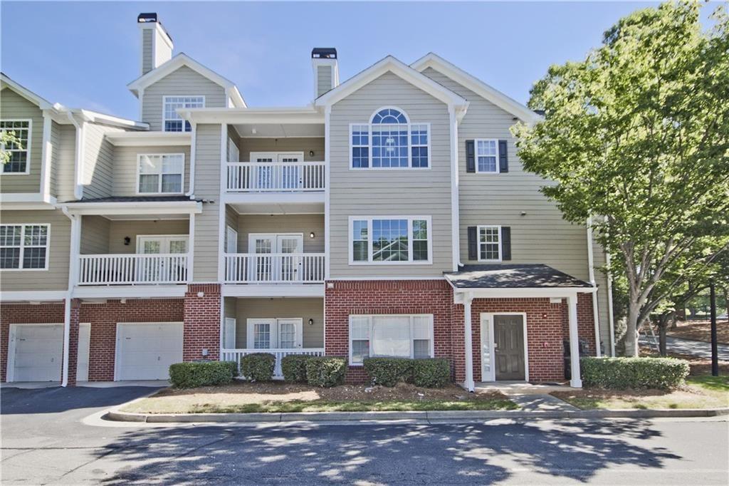 8102 Woodland Lane Unit 8102 — photo