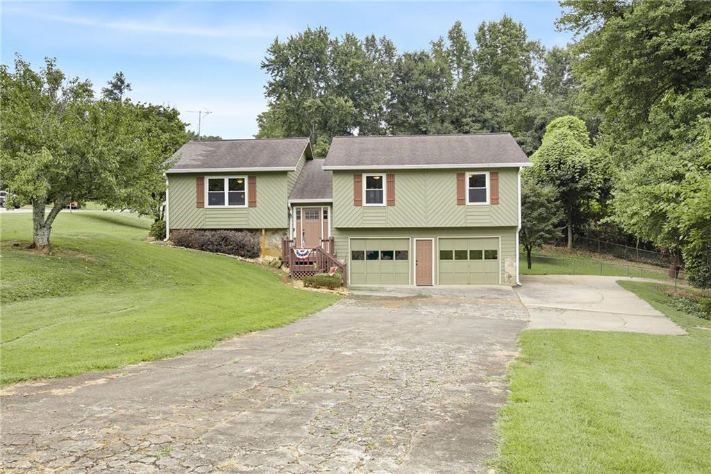 1090 Hickory Road — photo