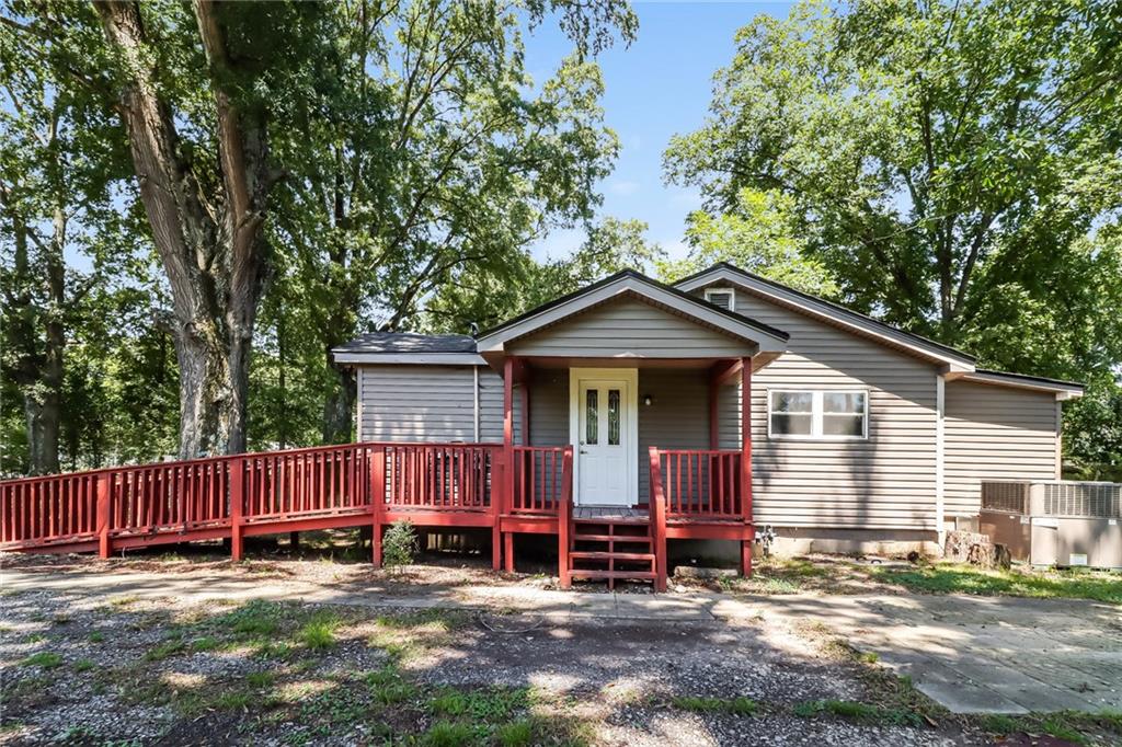 2430 US-41 N — photo