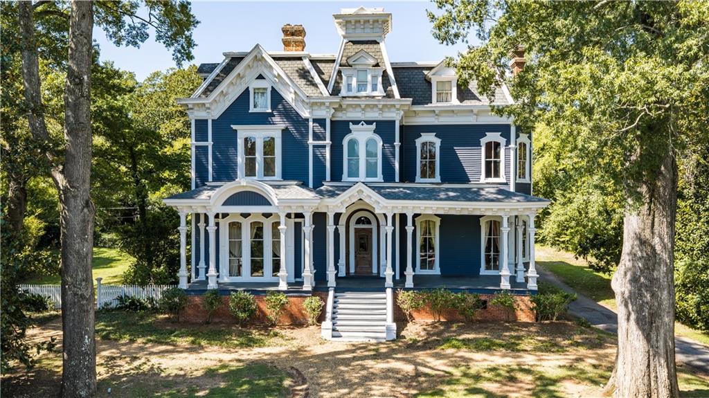 906 E 2nd Avenue E — photo