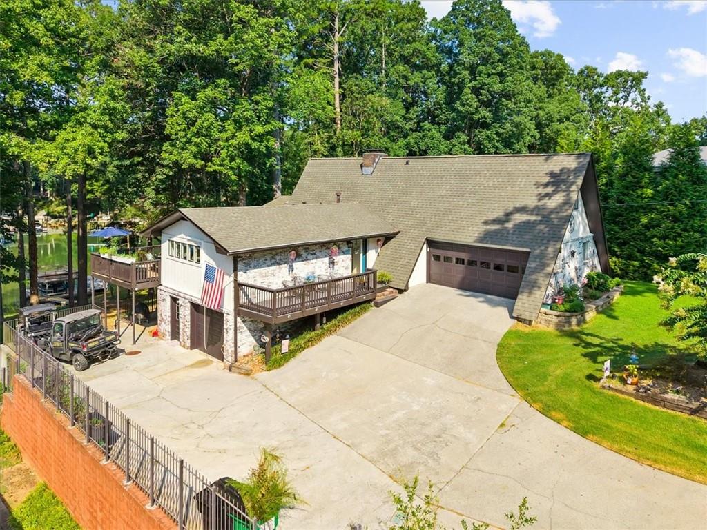 5823 Lakeshore Drive — photo