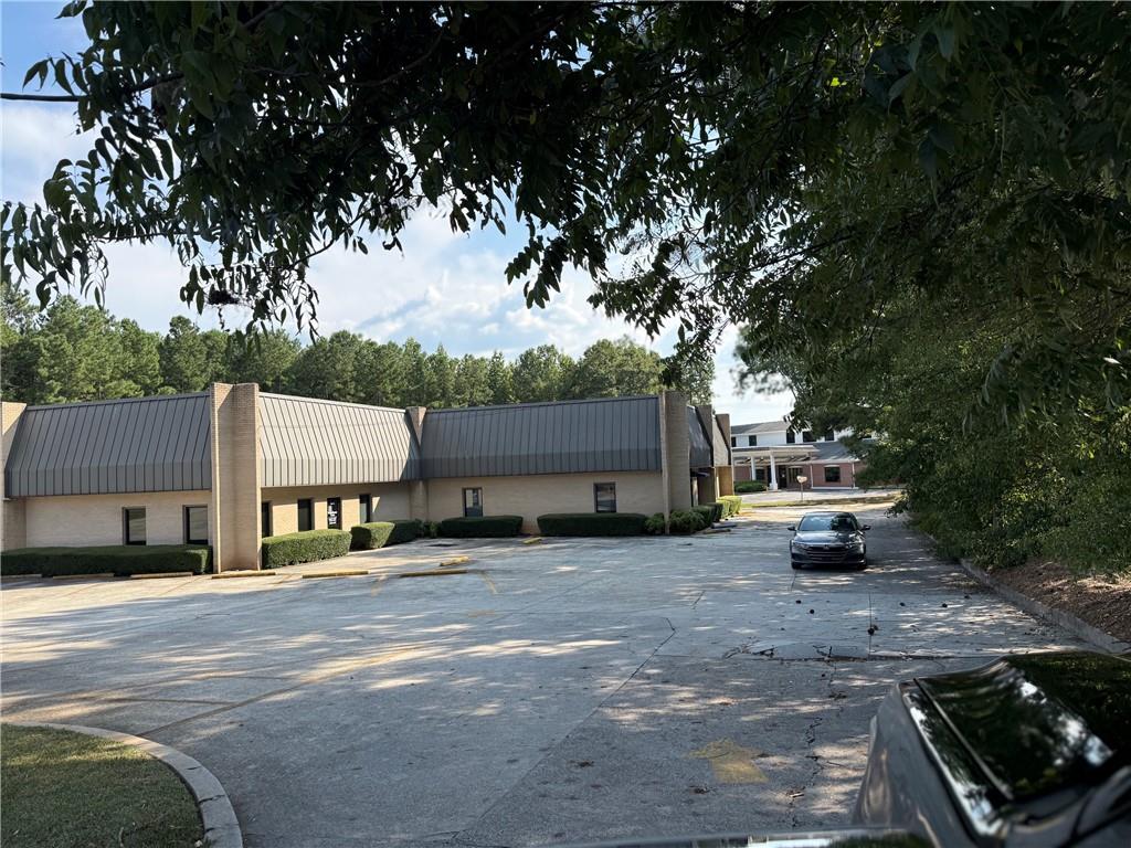704 Breedlove Drive — photo