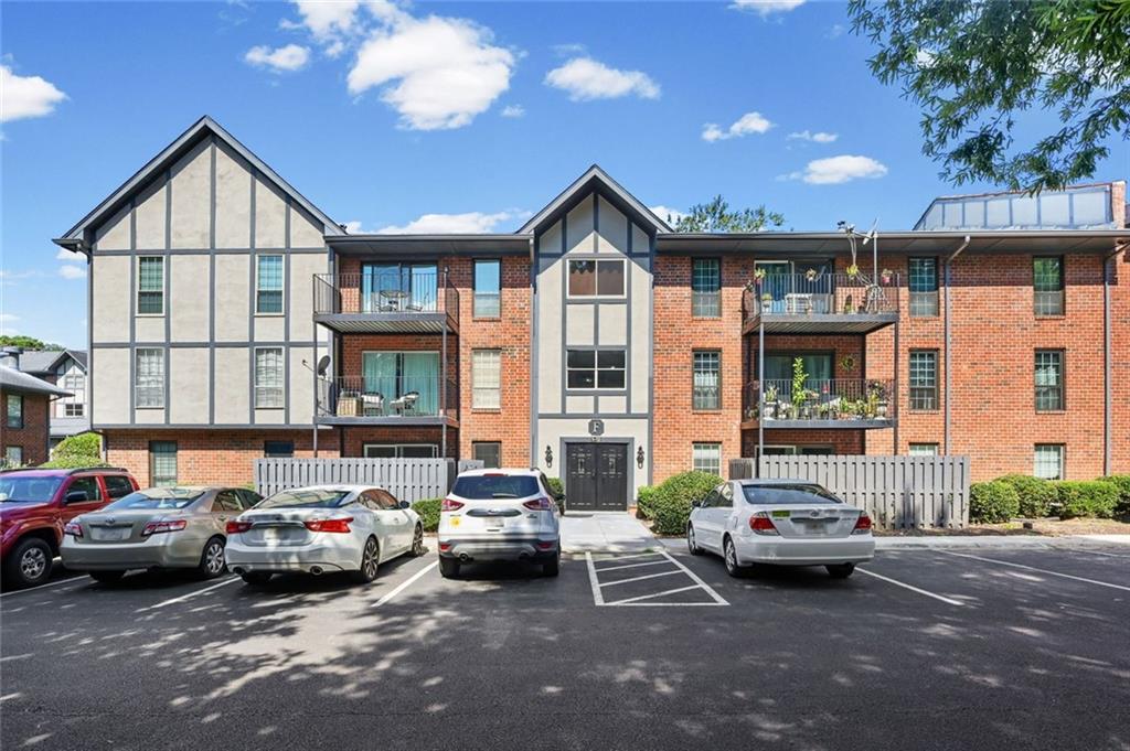 6851 Roswell Road Unit F3 — photo
