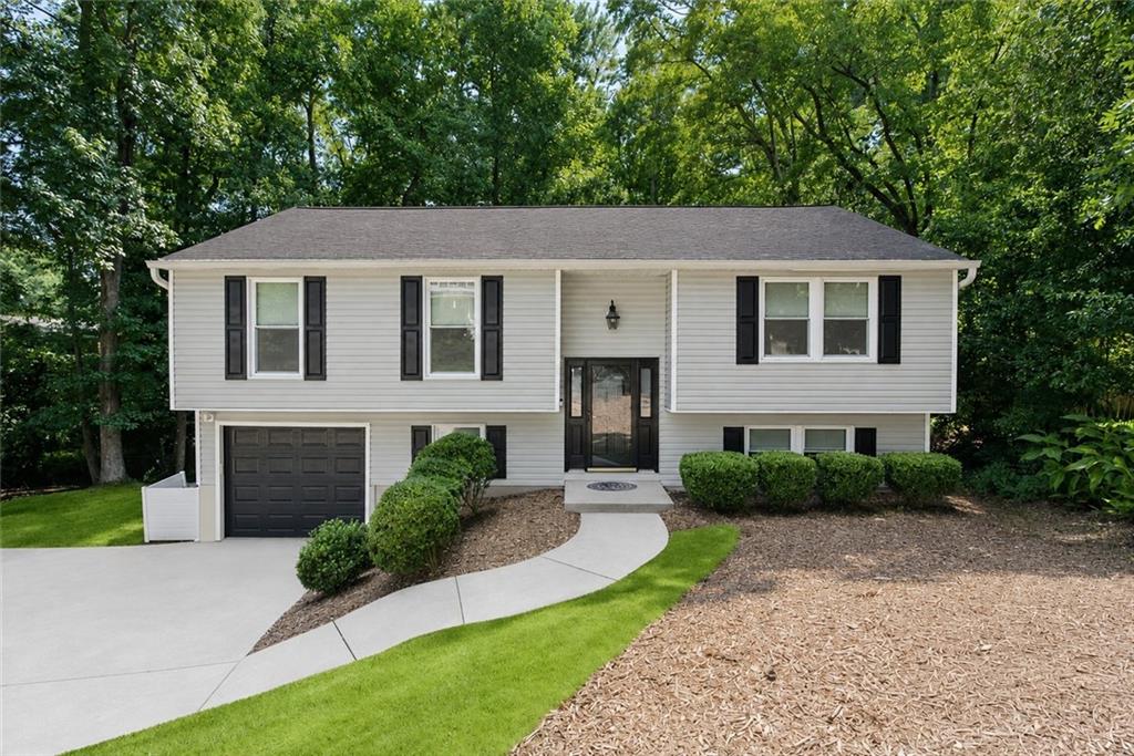 9682 N Pond Circle — photo