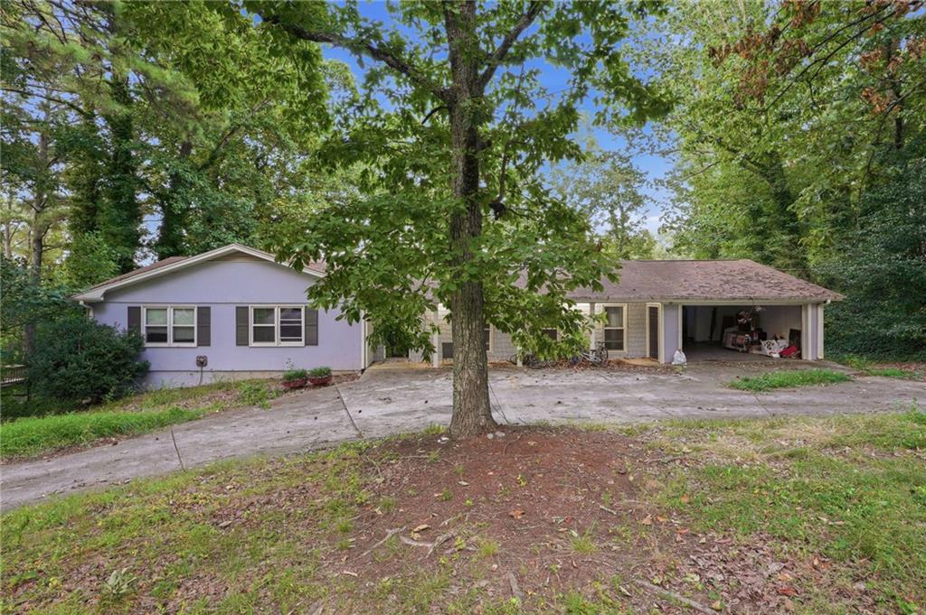 2324 Sussex Court — photo
