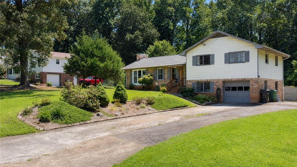 1627 Dogwood Lane — photo