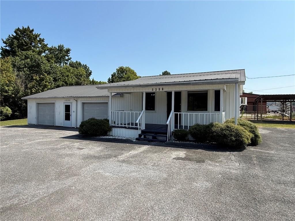 1330 US 41 N — photo