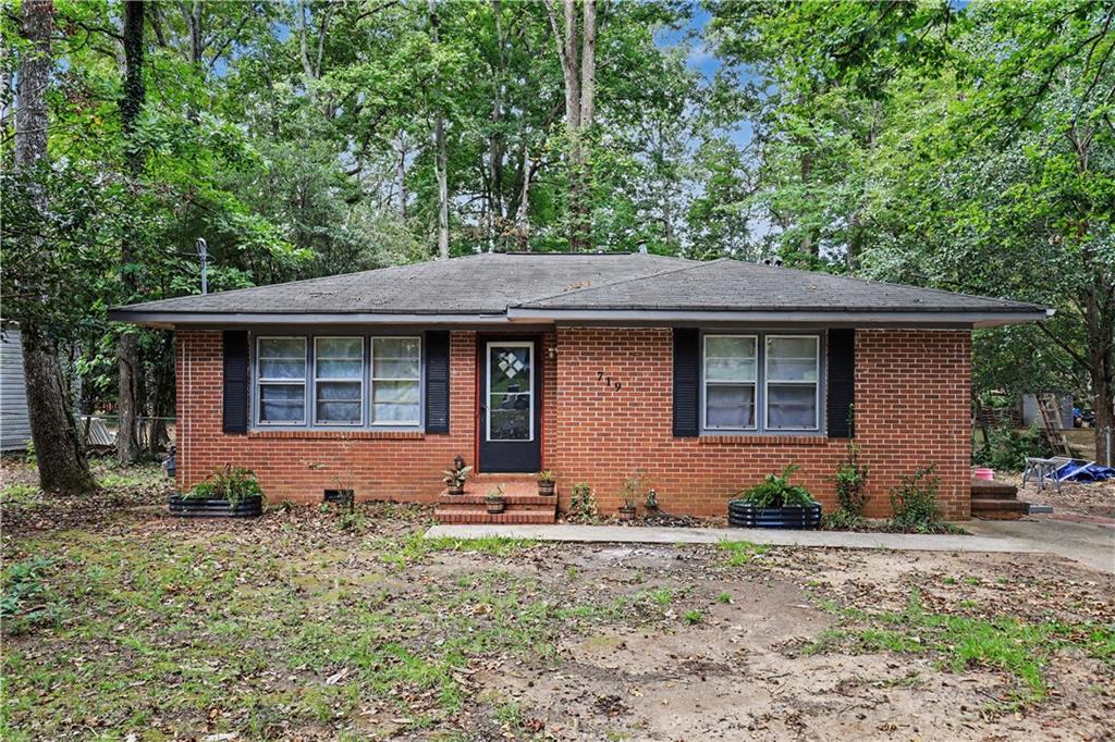 719 Sherwood Drive — photo