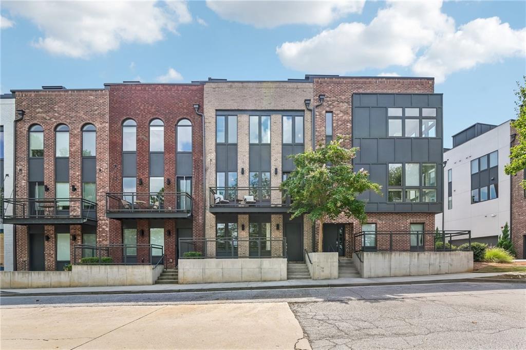 1213 Chelsea Circle NW — photo
