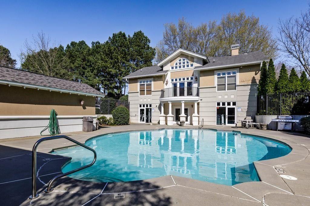2700 Pine Tree Road NE Unit 1115 — photo