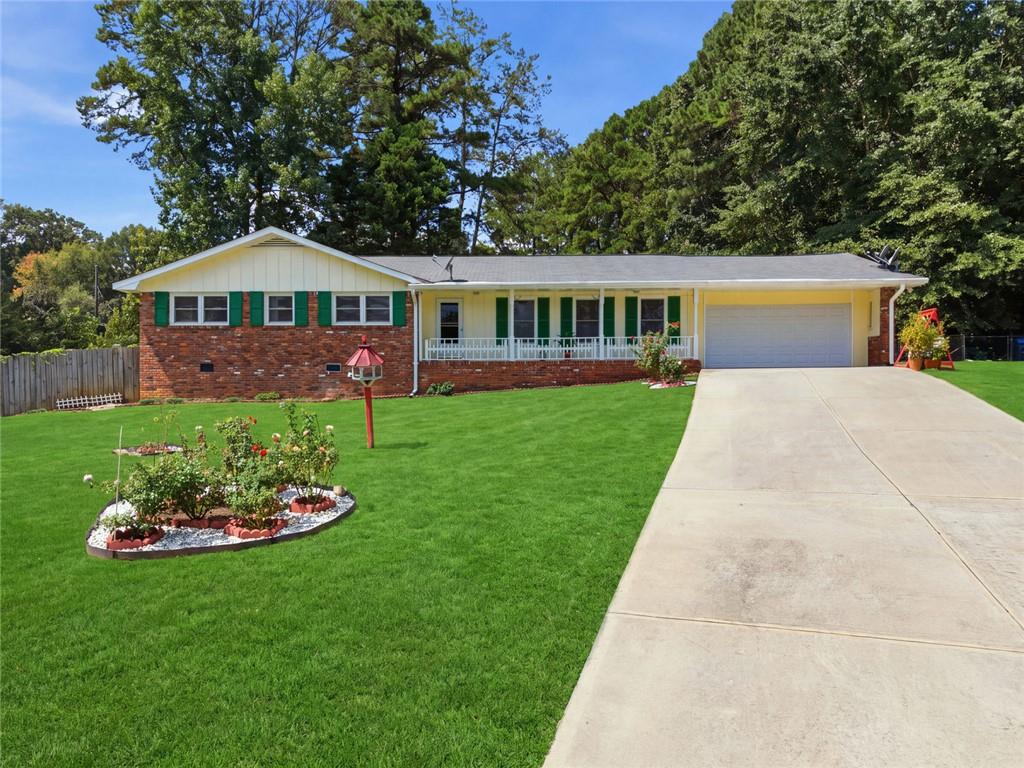 393 Greenleaf Court NW — photo