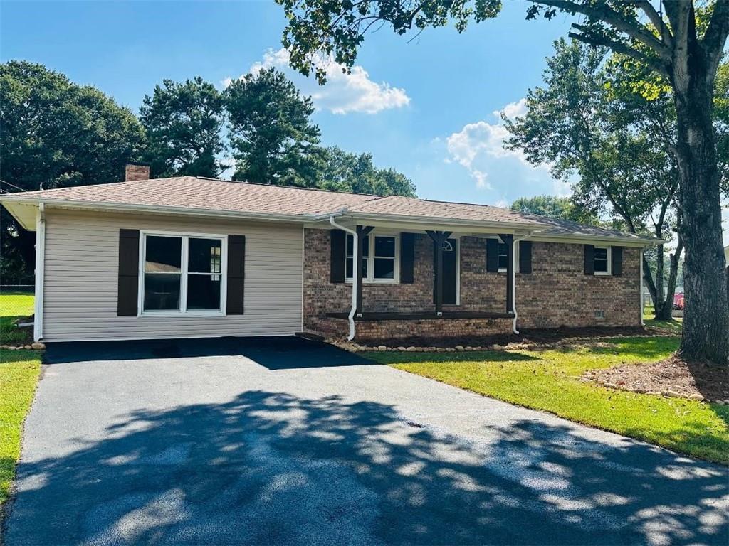 145 Cardinal Drive NE — photo