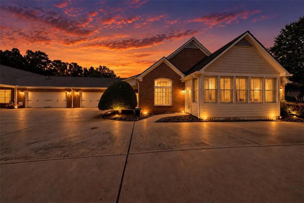 1001 Haven Circle — photo