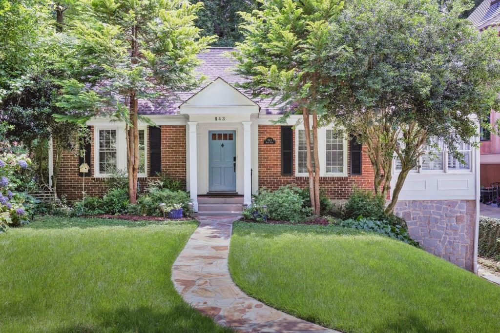 843 Kings Court NE — photo