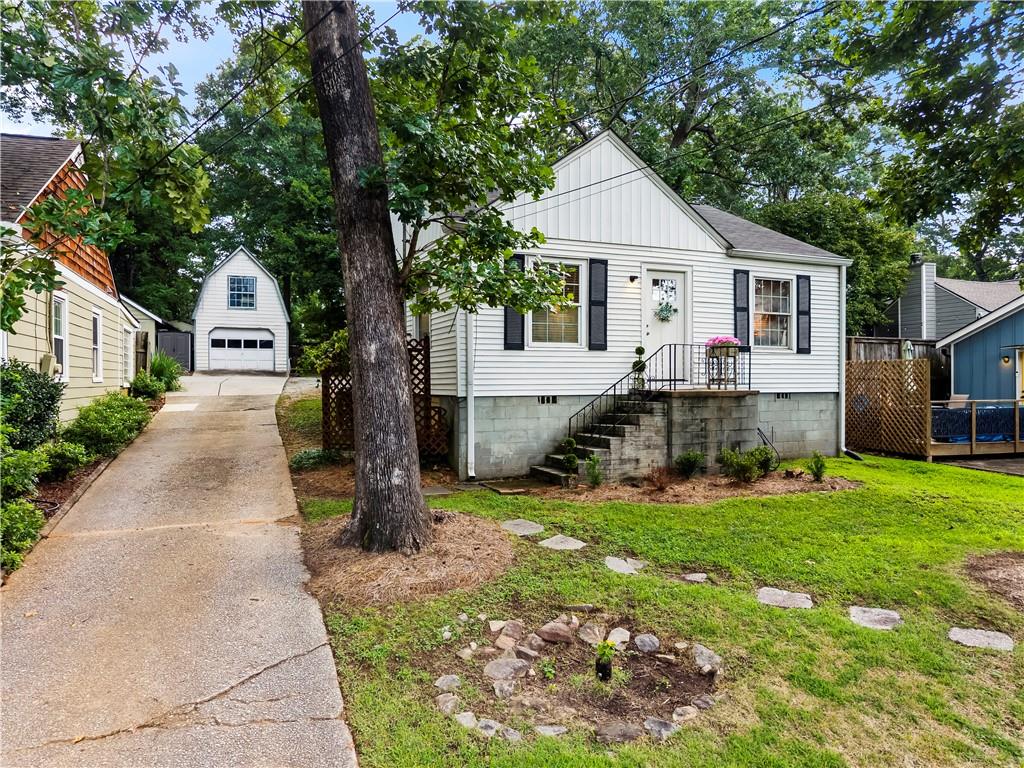 1467 Hawthorne Avenue NW — photo