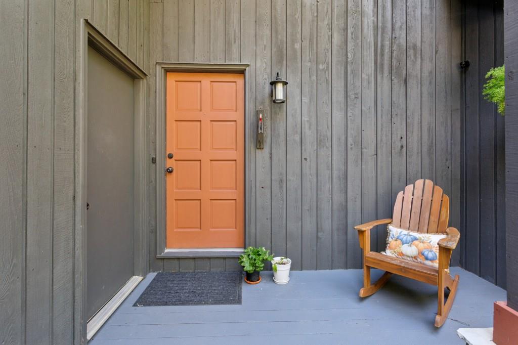 326 W Claiborne Court — photo