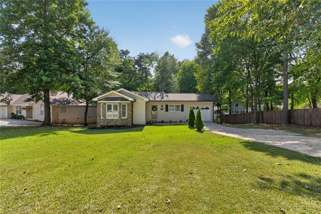 938 Charleston Court — photo