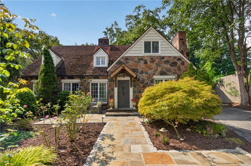 3626 Kingsboro Road NE — photo