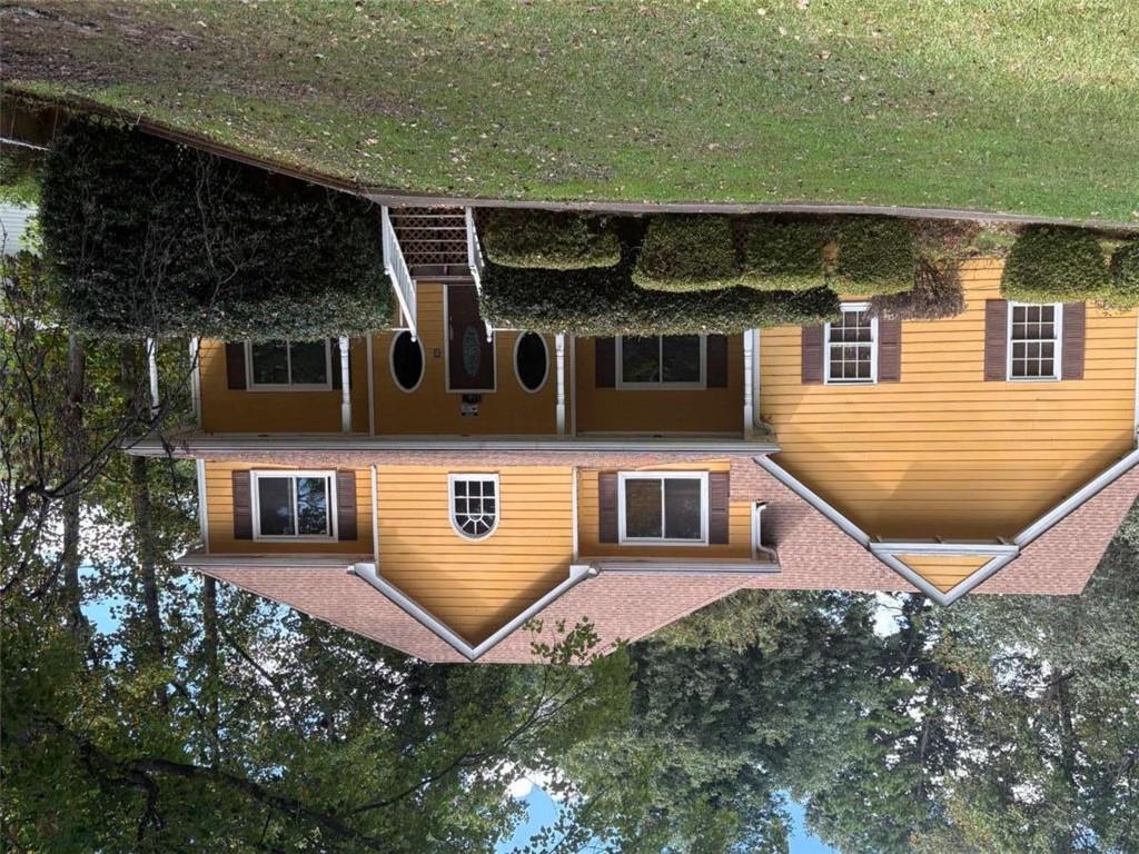 1068 Leslie Place — photo