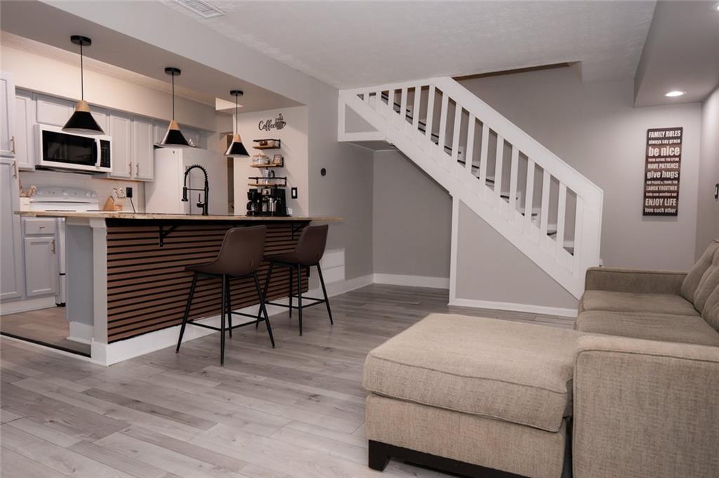 1384 Old Coach Road SW — photo