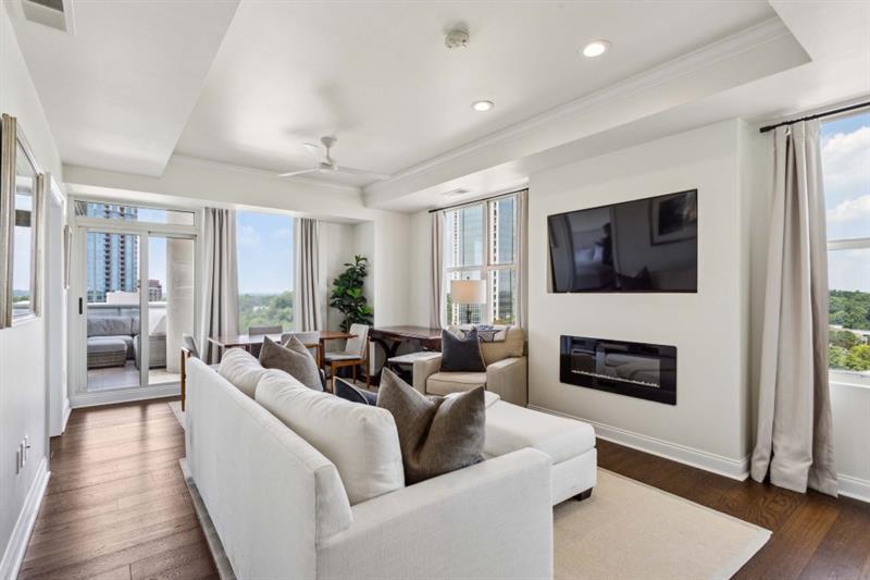2881 Peachtree Road NE Unit 1005 — photo