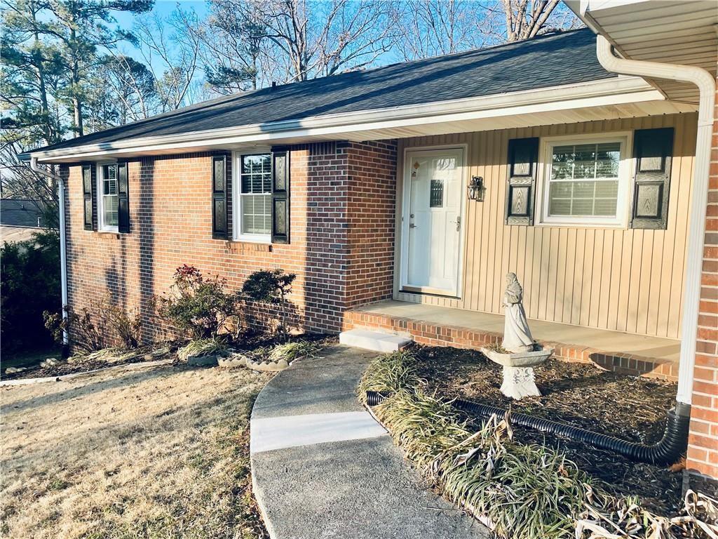 637 Rae Drive — photo