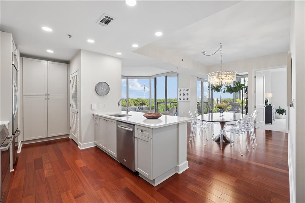 2795 Peachtree Road NE Unit 1001 — photo