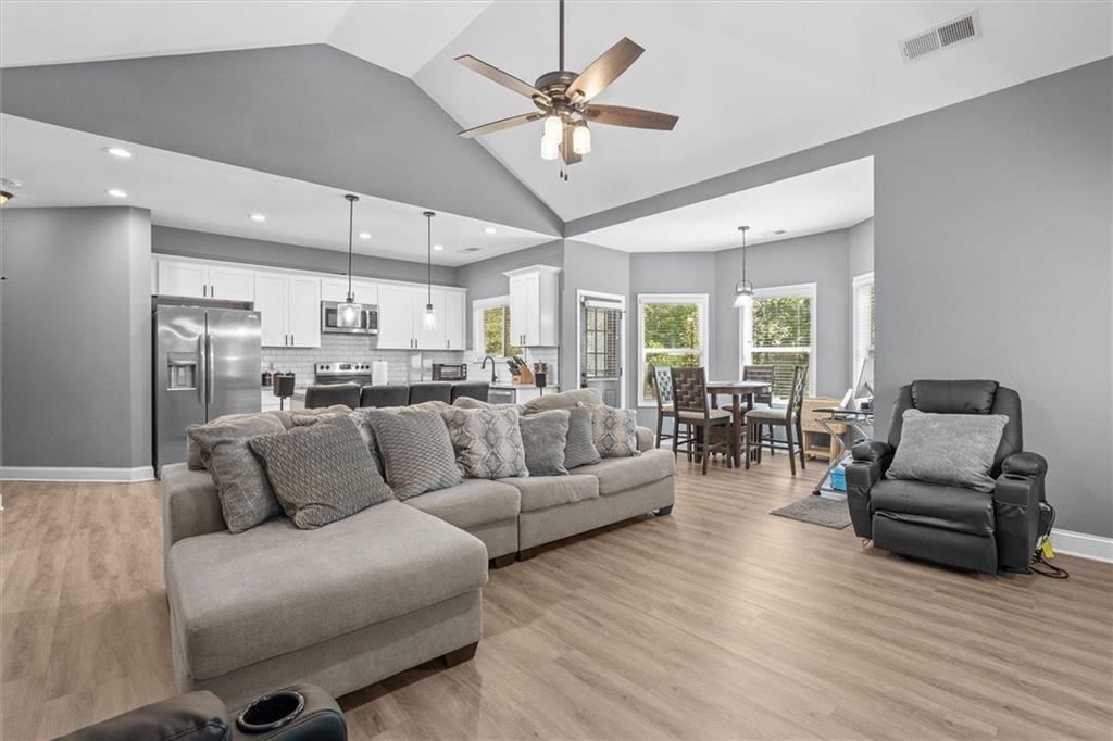 3104 Lakeview Parkway — photo