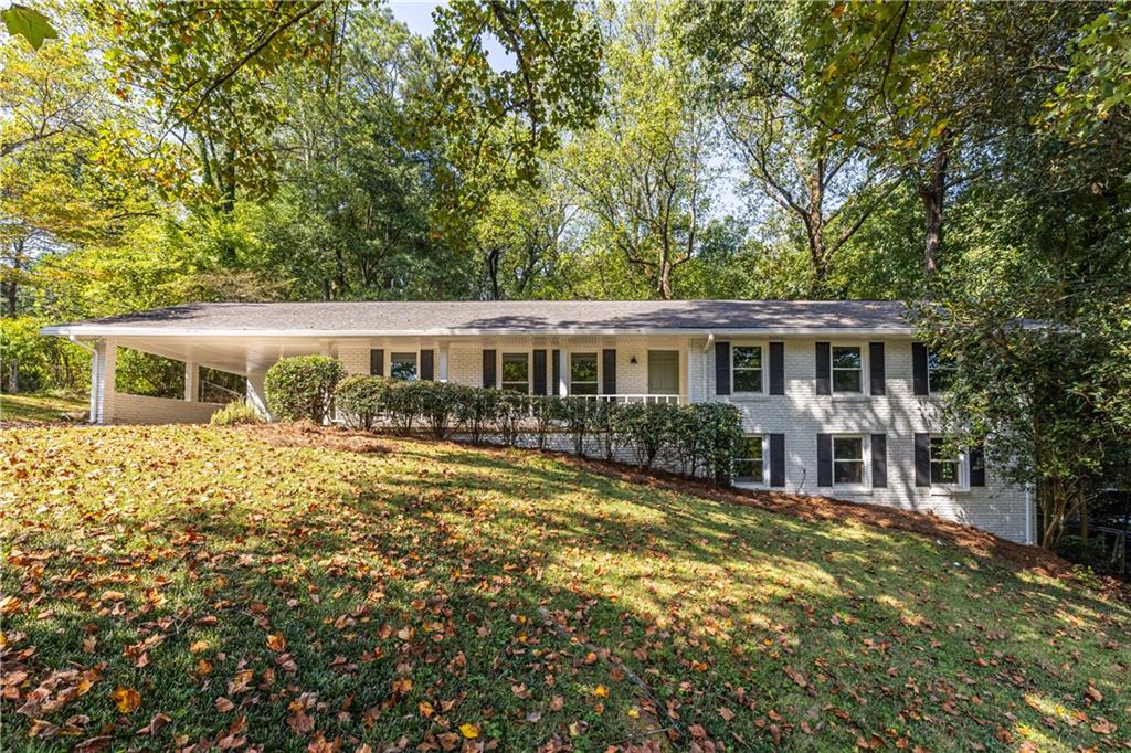 1590 Knob Hill Drive NE — photo