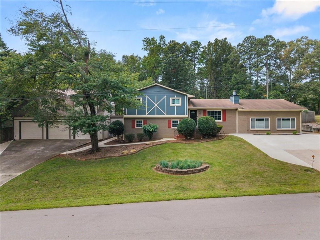 6054 Dogwood Circle — photo