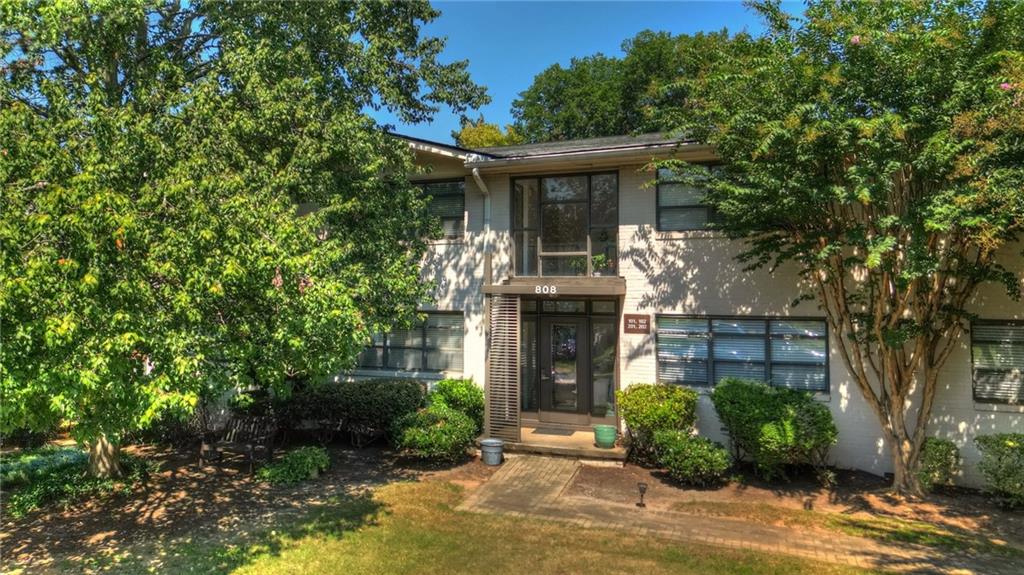 808 Greenwood Avenue NE Unit 101 — photo