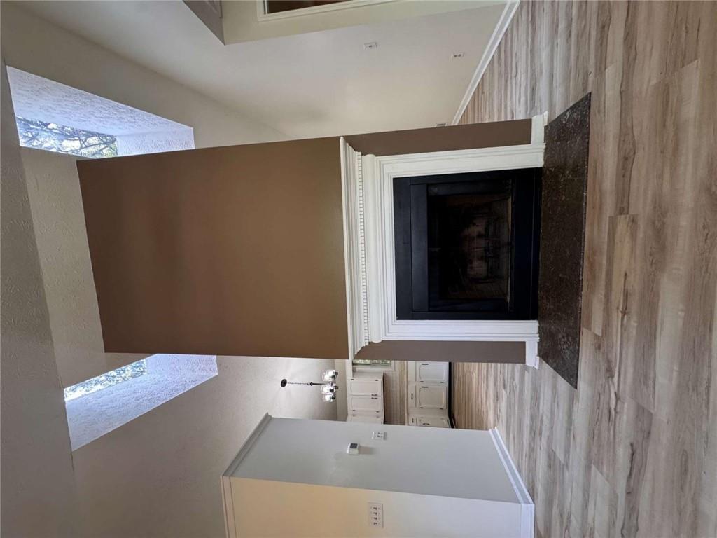 2218 Cody Court — photo