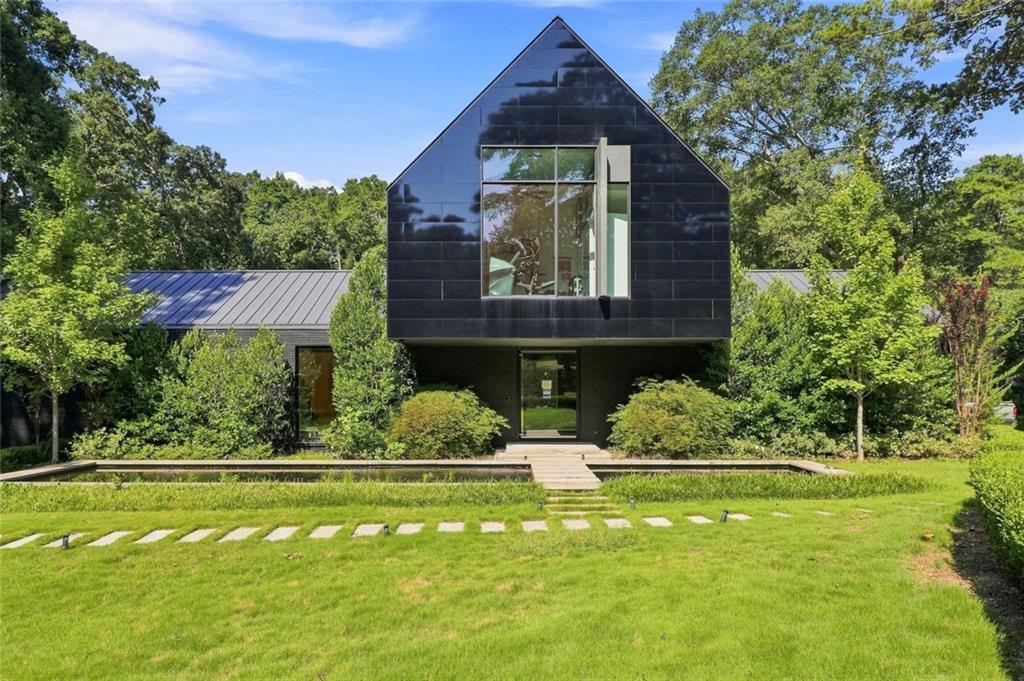 2716 Ridgewood Road NW — photo