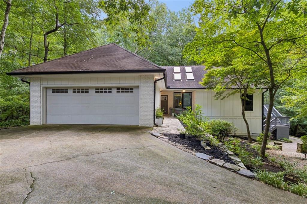 2330 Castle Lane NE — photo