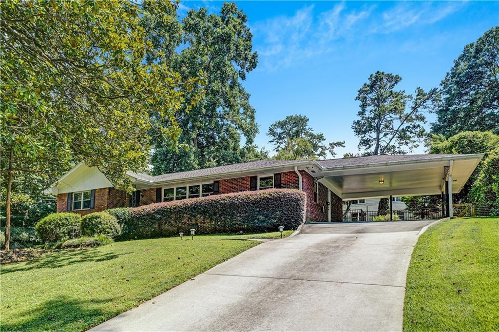 2127 Desmond Drive — photo