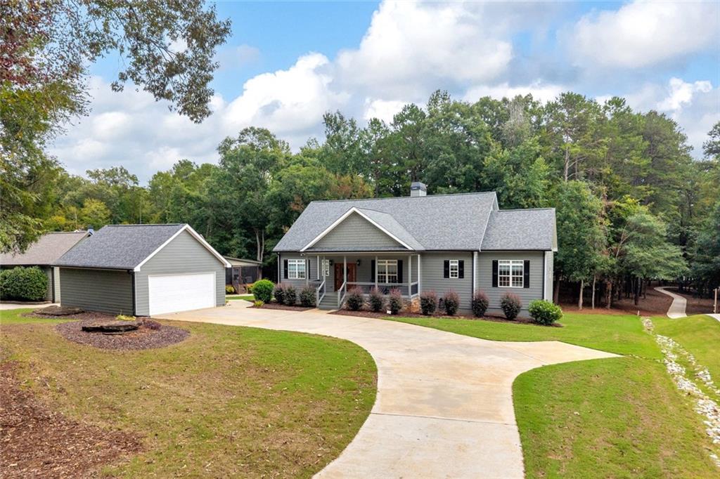 2716 Holcomb Drive — photo